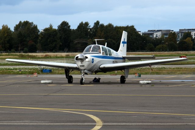 OH-BDA Beech B33 Debonair / Finnair Flying Club / Engine test